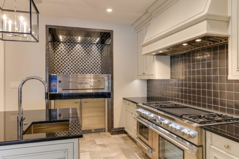 10 Obsession-Worthy Custom Built Kitchen Designs